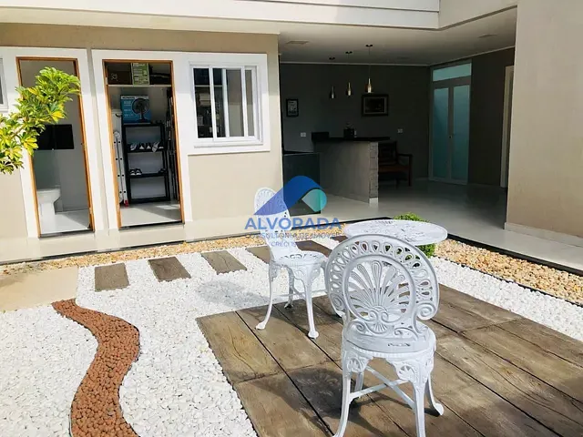 Sobrado com 253m² 4 quartos e 2 banheiros, à venda, no bairro Urbanova em São José dos Campos