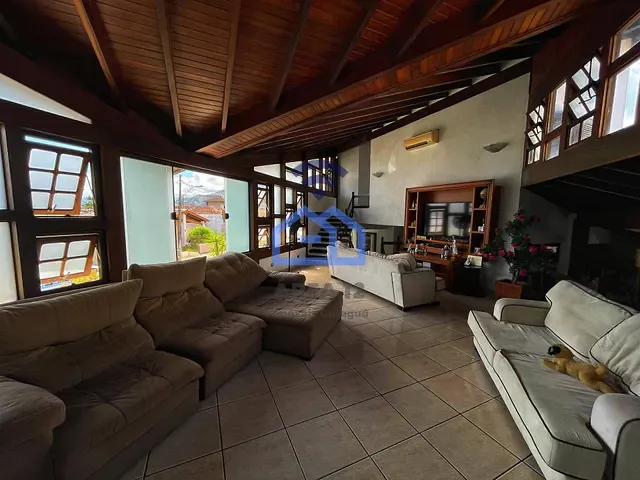 Sobrado com 365m² 4 quartos e 4 banheiros, à venda, no bairro Jardim Primavera em Caraguatatuba