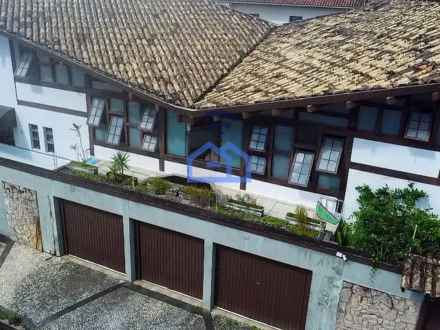 Sobrado com 365m² 4 quartos e 4 banheiros, à venda, no bairro Jardim Primavera em Caraguatatuba