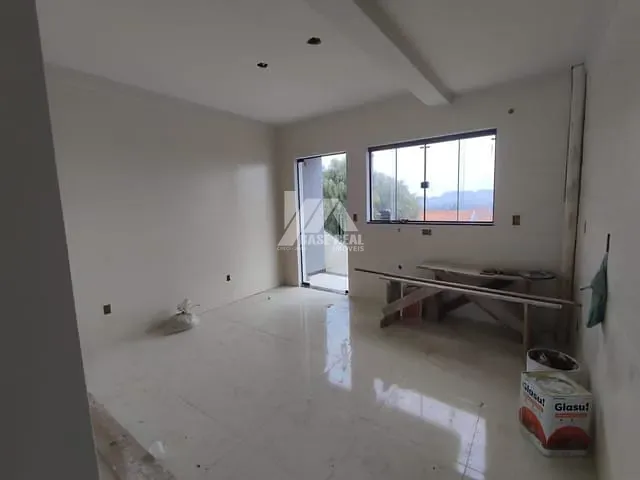 Sobrado com 266m² 2 quartos e 2 banheiros, à venda, no bairro Contorno em Ponta Grossa