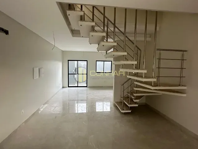 Sobrado 3 quartos e 2 banheiros, à venda, no bairro Morretes em Itapema