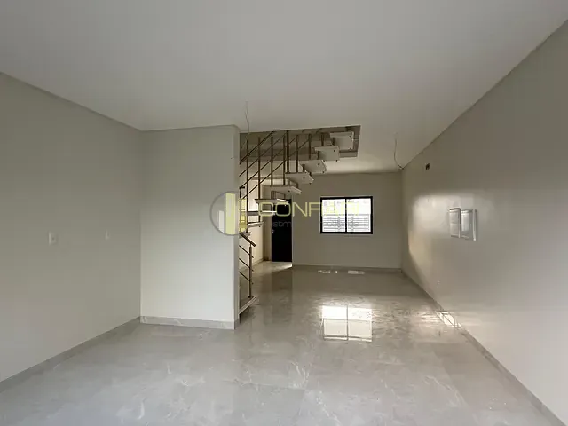 Sobrado 3 quartos e 2 banheiros, à venda, no bairro Morretes em Itapema