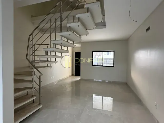 Sobrado 3 quartos e 2 banheiros, à venda, no bairro Morretes em Itapema