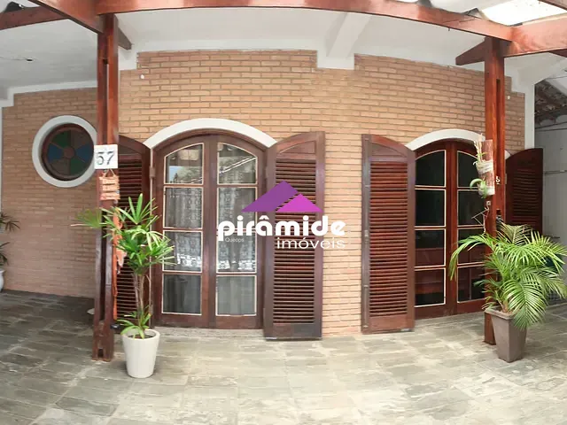 Sobrado com 260m² 3 quartos e 2 banheiros, à venda, no bairro Jardim Oriente em São José dos Campos