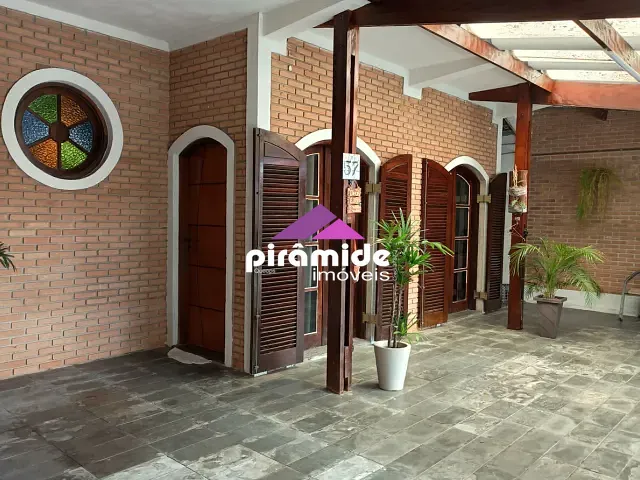 Sobrado com 260m² 3 quartos e 2 banheiros, à venda, no bairro Jardim Oriente em São José dos Campos