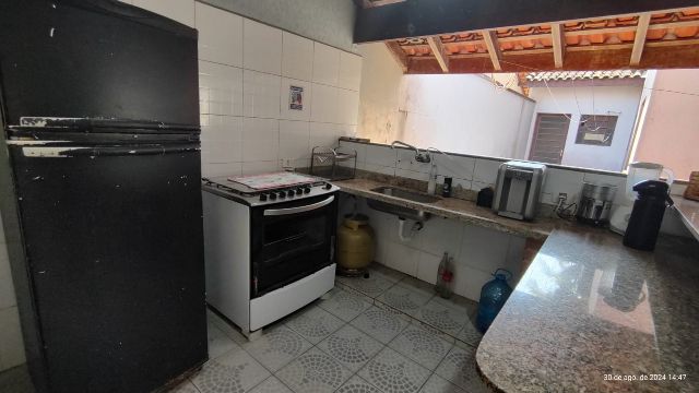 Sobrado com 500m² 3 quartos e 2 banheiros, à venda, no bairro Indaiá em Bertioga