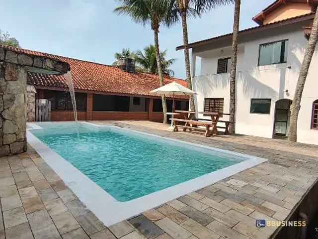 Sobrado com 500m² 3 quartos e 2 banheiros, à venda, no bairro Indaiá em Bertioga