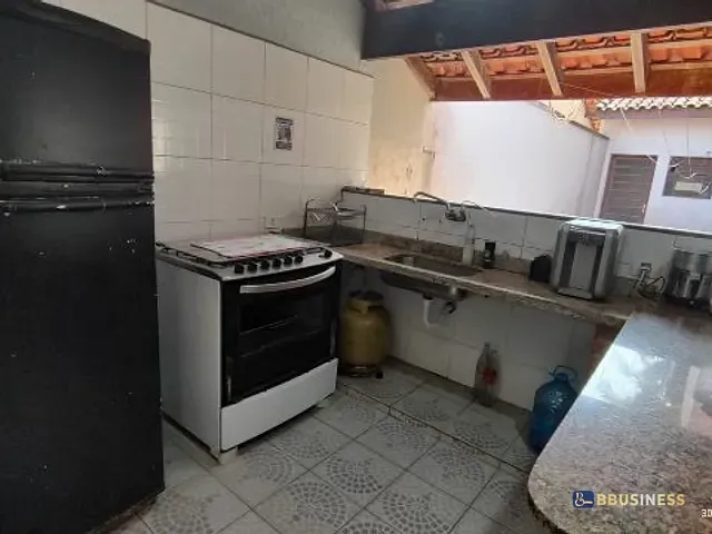 Sobrado com 500m² 3 quartos e 2 banheiros, à venda, no bairro Indaiá em Bertioga