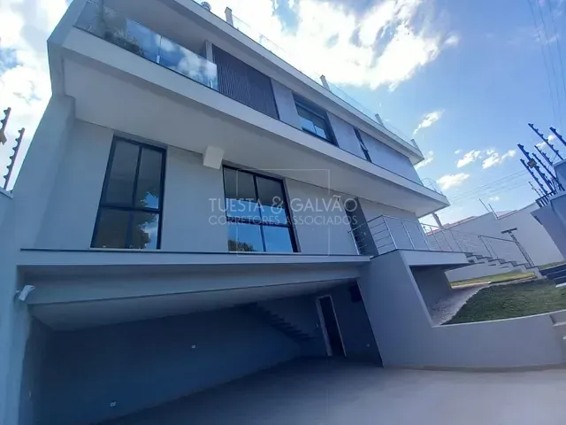 Sobrado com 265m² 4 quartos e 5 banheiros, à venda, no bairro Guabirotuba em Curitiba