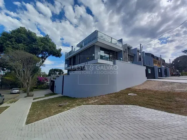 Sobrado com 265m² 4 quartos e 5 banheiros, à venda, no bairro Guabirotuba em Curitiba