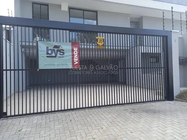Sobrado com 265m² 4 quartos e 5 banheiros, à venda, no bairro Guabirotuba em Curitiba