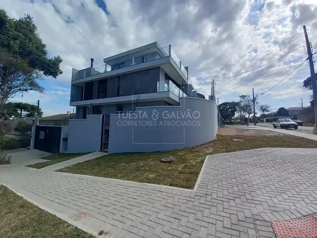 Sobrado com 265m² 4 quartos e 5 banheiros, à venda, no bairro Guabirotuba em Curitiba