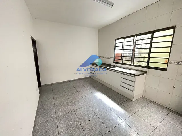 Sobrado com 130m² 3 quartos e 1 banheiro, à venda, no bairro Vila Das Flores em São José dos Campos