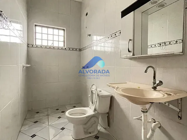 Sobrado com 130m² 3 quartos e 1 banheiro, à venda, no bairro Vila Das Flores em São José dos Campos