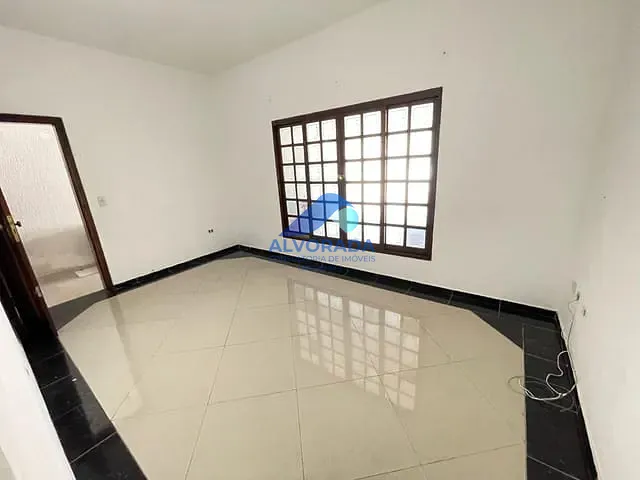 Sobrado com 130m² 3 quartos e 1 banheiro, à venda, no bairro Vila Das Flores em São José dos Campos