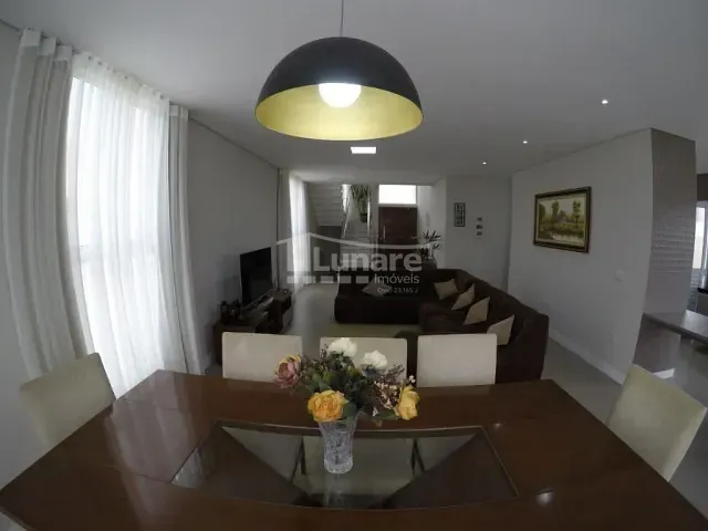 Sobrado com 270m² 3 quartos e 4 banheiros, à venda, no bairro Fazenda Rodeio em Mogi das Cruzes