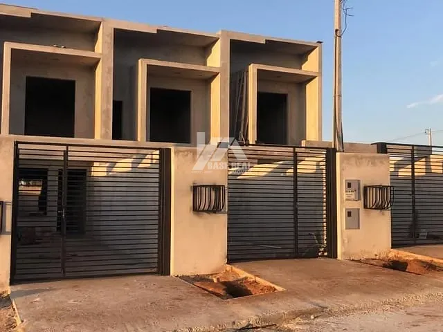 Sobrado com 80m² 2 quartos e 2 banheiros, à venda, no bairro Contorno em Ponta Grossa
