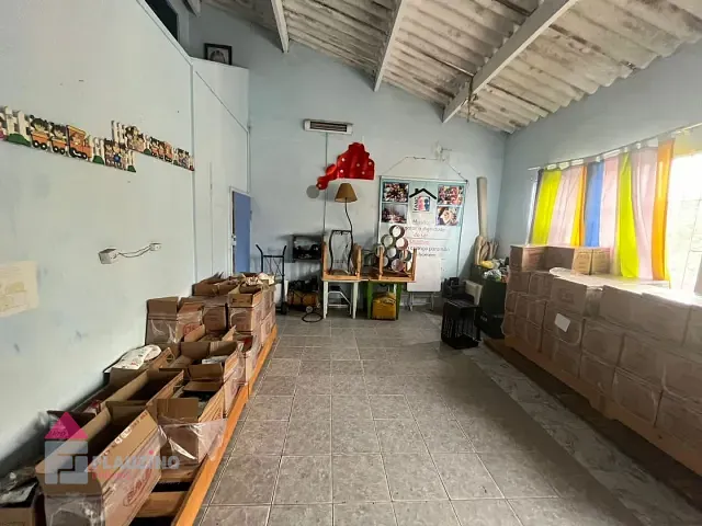 Sobrado com 380m² 5 quartos e 3 banheiros, à venda ou para alugar, no bairro Jardim Elizabeth em São Paulo