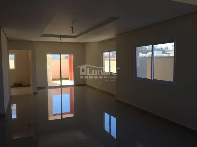 Sobrado com 287m² 4 quartos e 5 banheiros, à venda, no bairro Fazenda Rodeio em Mogi das Cruzes
