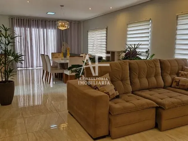 Sobrado com 500m² 4 quartos e 4 banheiros, à venda, no bairro Piracangaguá em Taubaté