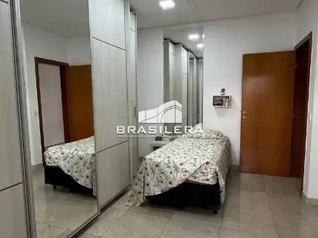 Sobrado com 371m² 5 quartos e 6 banheiros, à venda, no bairro Jardins Madri em Goiânia