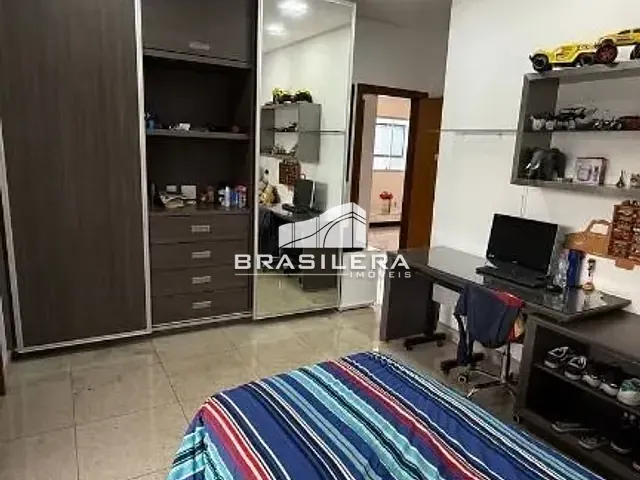 Sobrado com 371m² 5 quartos e 6 banheiros, à venda, no bairro Jardins Madri em Goiânia