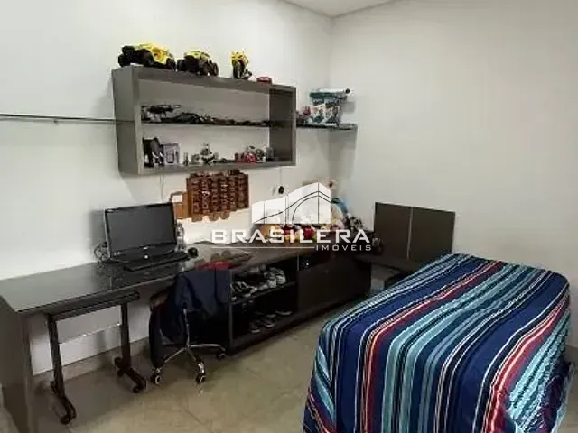 Sobrado com 371m² 5 quartos e 6 banheiros, à venda, no bairro Jardins Madri em Goiânia