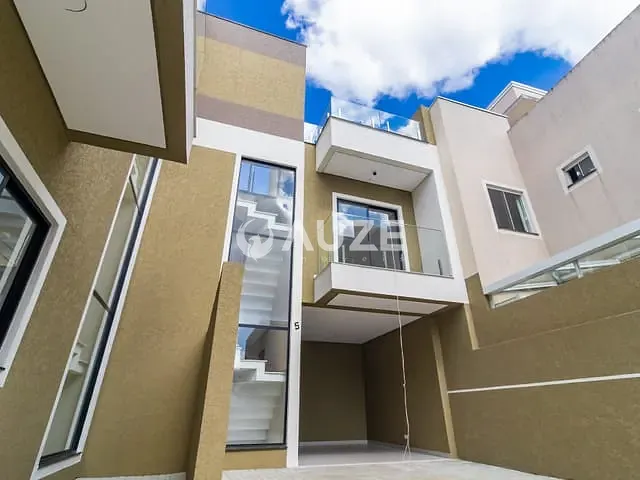 Sobrado 3 quartos e 3 banheiros, à venda, no bairro Uberaba em Curitiba