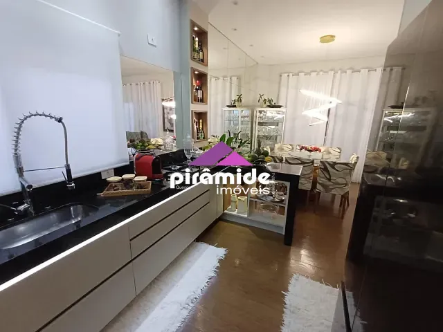 Sobrado com 250m² 3 quartos e 4 banheiros, à venda, no bairro Urbanova IV-A em São José dos Campos