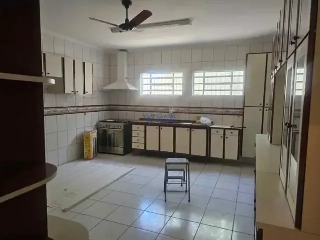 Sobrado 4 quartos e 5 banheiros, à venda, no bairro Jardim das Indústrias em São José dos Campos