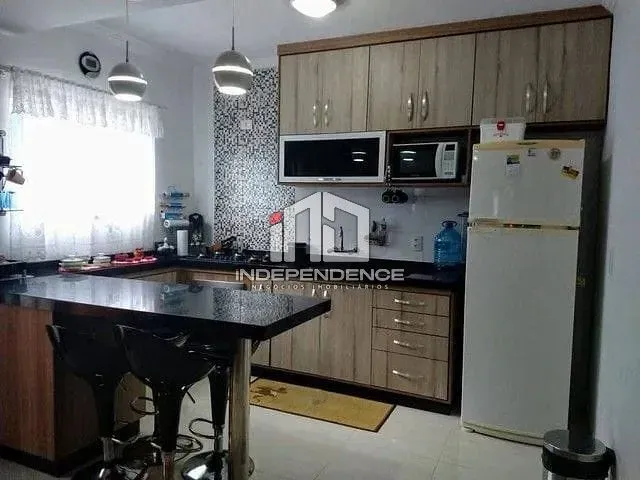 Sobrado, 3 quartos, 220 m² - Foto 1
