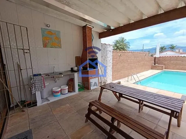Sobrado com 250m² 3 quartos e 3 banheiros, à venda, no bairro Praia das Palmeiras em Caraguatatuba