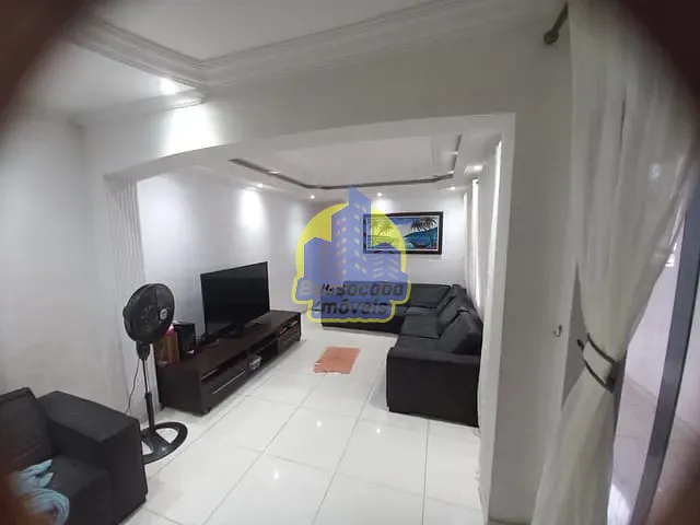 Sobrado com 450m² 4 quartos e 3 banheiros, à venda, no bairro Vila Silviânia em Carapicuíba