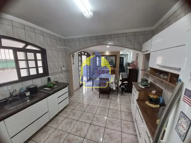 Sobrado com 450m² 4 quartos e 3 banheiros, à venda, no bairro Vila Silviânia em Carapicuíba