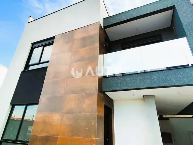 Sobrado com 169m² 3 quartos e 3 banheiros, à venda, no bairro HAUER em Curitiba