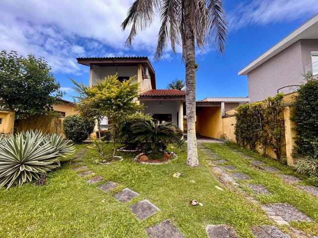 Sobrado 3 quartos e 4 banheiros, à venda ou para alugar, no bairro Centro em Bertioga