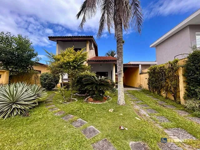 Sobrado 3 quartos e 4 banheiros, à venda, no bairro Centro em Bertioga