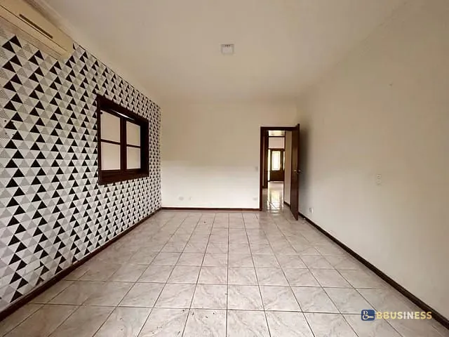 Sobrado 3 quartos e 4 banheiros, à venda, no bairro Centro em Bertioga