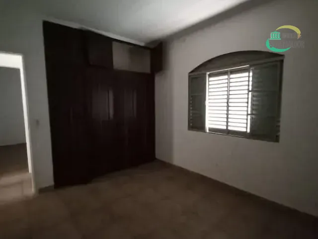 Sobrado com 220m² 3 quartos e 2 banheiros, à venda ou para alugar, no bairro Parque Fazendinha em Campinas