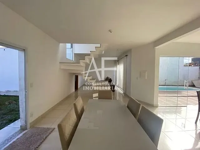 Sobrado com 250m² 3 quartos e 2 banheiros, à venda ou para alugar, no bairro Piracangaguá em Taubaté