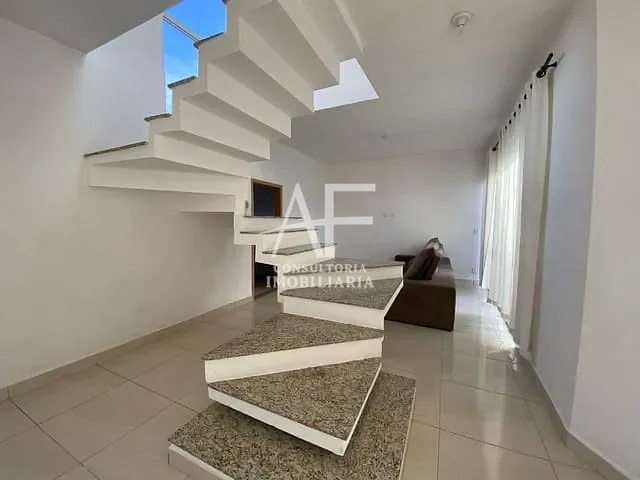 Sobrado com 250m² 3 quartos e 2 banheiros, à venda ou para alugar, no bairro Piracangaguá em Taubaté