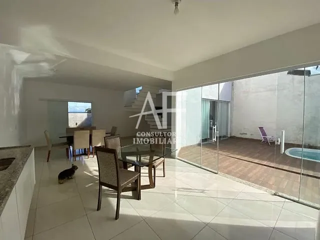 Sobrado com 250m² 3 quartos e 2 banheiros, à venda ou para alugar, no bairro Piracangaguá em Taubaté