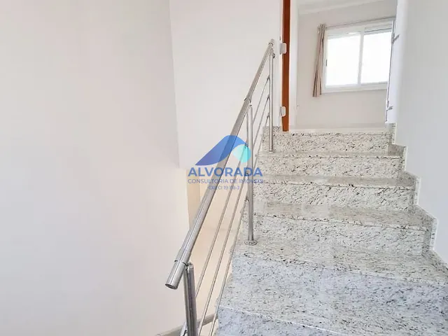 Sobrado com 250m² 3 quartos e 2 banheiros, à venda, no bairro Urbanova em São José dos Campos