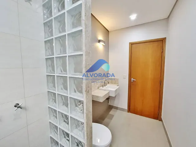 Sobrado com 250m² 3 quartos e 2 banheiros, à venda, no bairro Urbanova em São José dos Campos