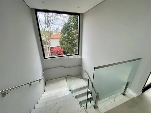 Sobrado com 500m² 4 quartos e 5 banheiros, à venda, no bairro Parque Ibirapuera em São Paulo