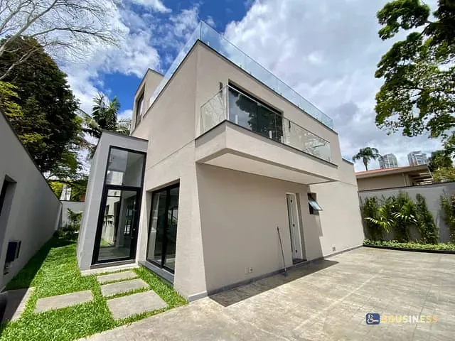 Sobrado com 500m² 4 quartos e 5 banheiros, à venda, no bairro Parque Ibirapuera em São Paulo
