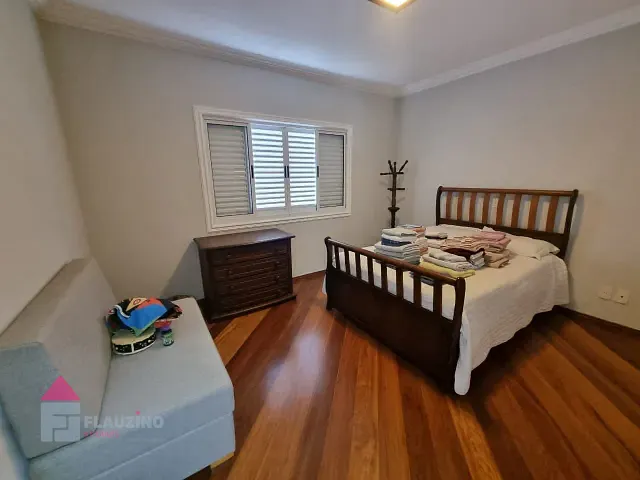 Sobrado com 1800m² 7 quartos e 7 banheiros, à venda, no bairro Loteamento Chacaras Embu-Guacu em Embu-Guaçu