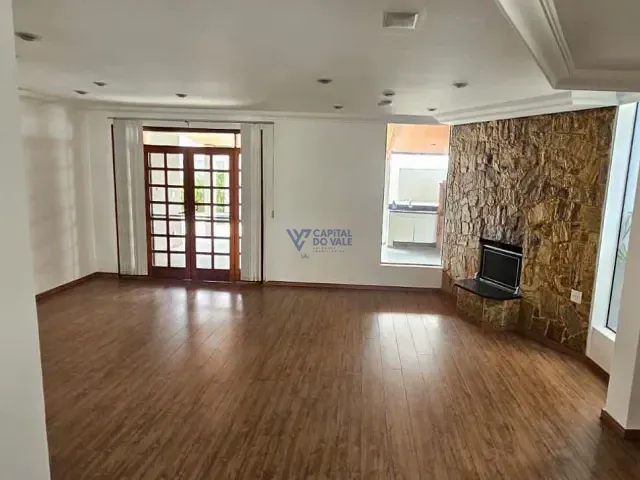 Sobrado com 450m² 4 quartos e 5 banheiros, à venda, no bairro Condomínio Esplanada do Sol em São José dos Campos