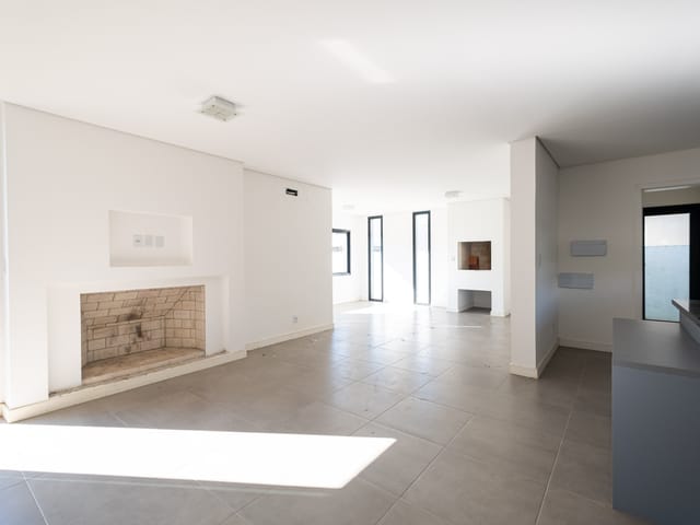 Casa com 407m² 3 quartos e 4 banheiros, à venda, no bairro Laranjal em Pelotas