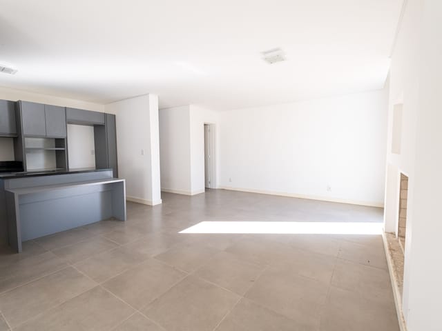 Casa com 407m² 3 quartos e 4 banheiros, à venda, no bairro Laranjal em Pelotas